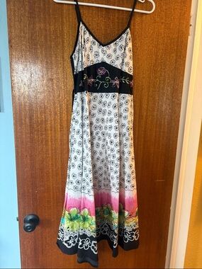 Fashion Fuse Women's Black & White Floral Midi Dress